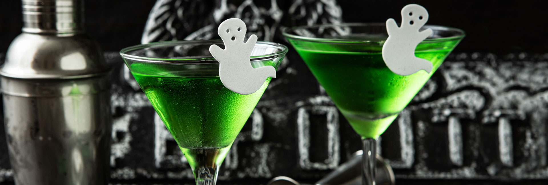 How to Make a Spooky Vodka Martini for Halloween Drinks