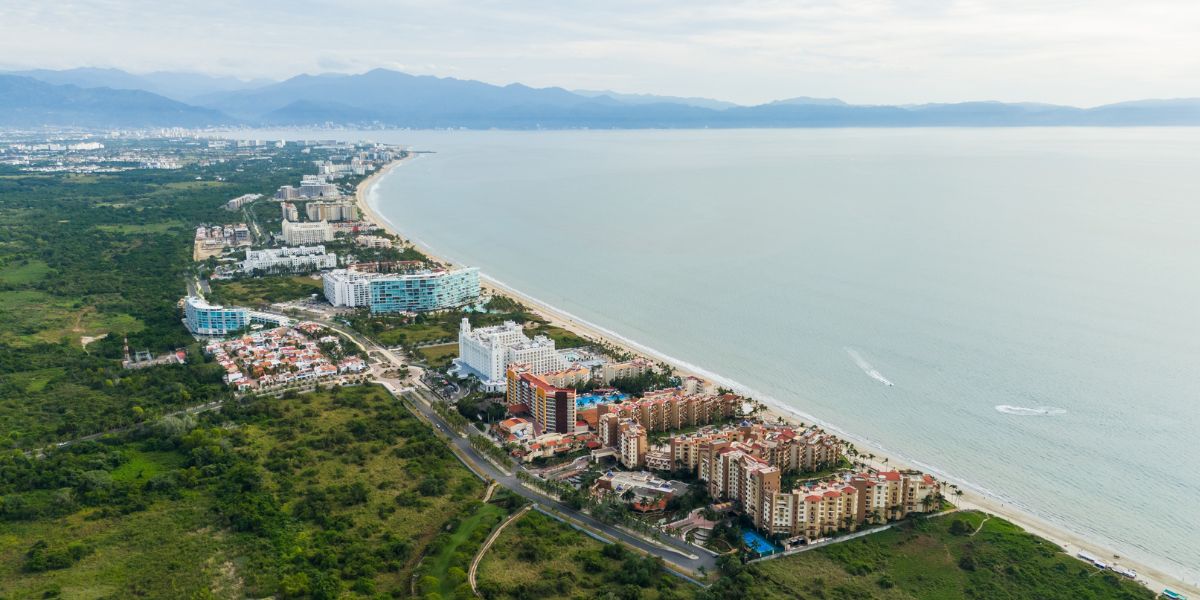 Imagen panorámica de hoteles en Nuevo Vallarta