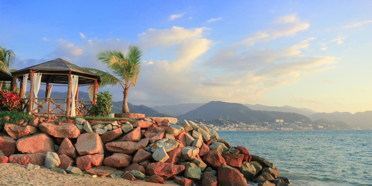 when is the rainy season in puerto vallarta?