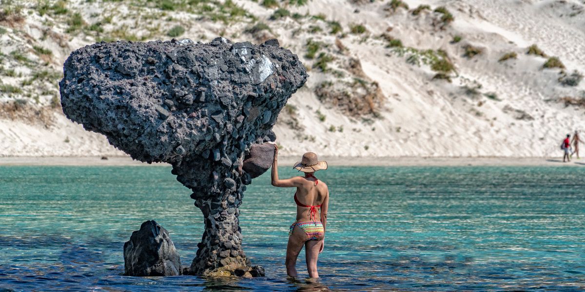 Visitar la roca en forma de hongo en Playa Balandra en el centro de La Paz
