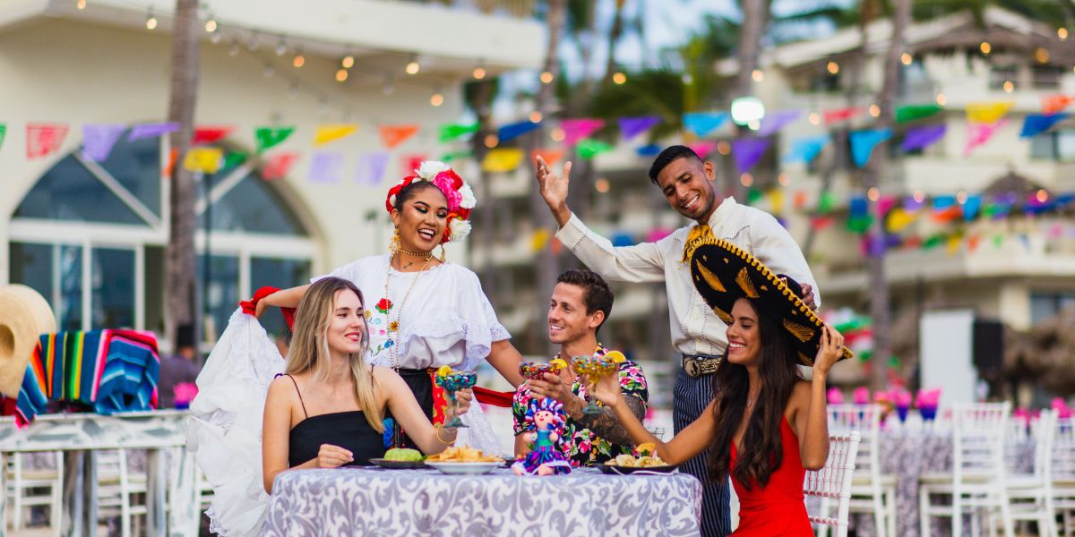 Hotel in Puerto Vallarta with panoramic ocean views and breakfast buffet