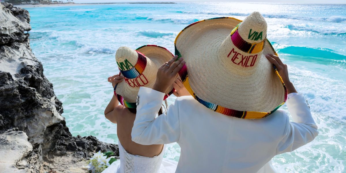 Tips for your September vacation in Mexico Couple enjoying hiking in Riviera Nayarit