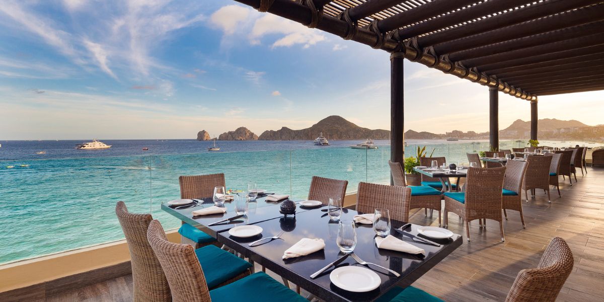 ¿Qué esperar en el Baja Med Fest 2025? Restaurante al aire libre en Villa del Arco Cabo San Lucas
