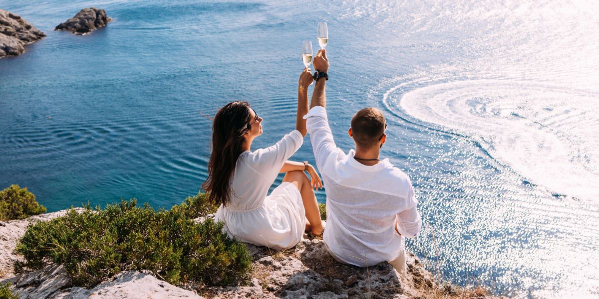 Discover how to plan your next romantic Christmas vacation in Los Cabos Happy couple enjoying the natural beauty of Los Cabos