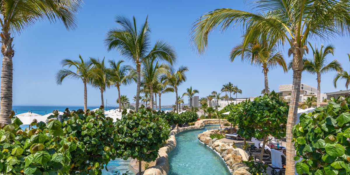 Resort con piscina con vista frente al mar en Los Cabos