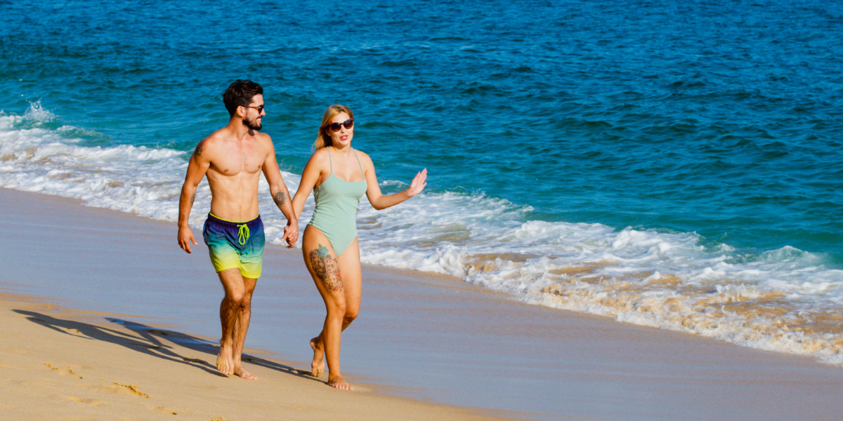 Couple walking along the seashore in Los Cabos